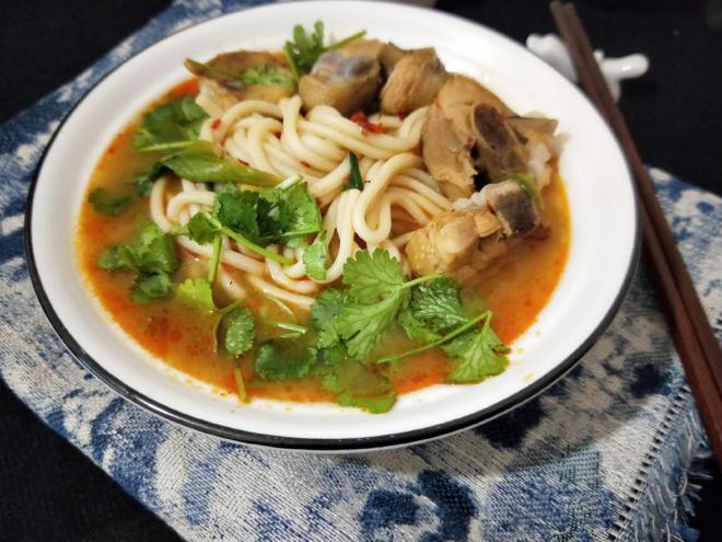 麻辣火锅鸡腿面