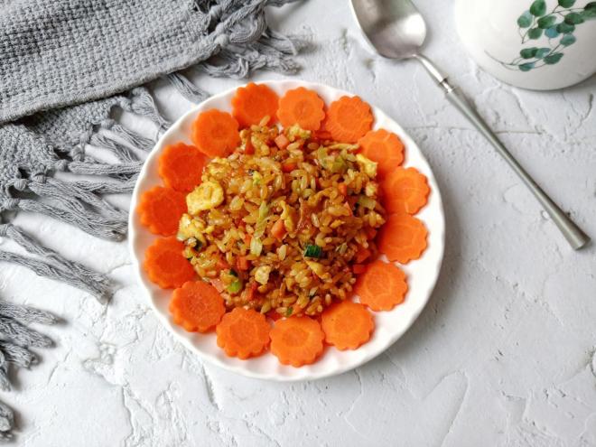 胡萝卜火腿蛋炒饭