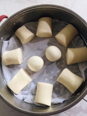 整齐的码在蒸屉里！