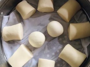 整齐的码在蒸屉里！