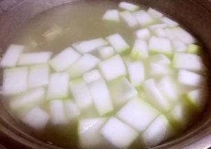 羊排煮成七分熟放入冬瓜块大火煮15分钟即可