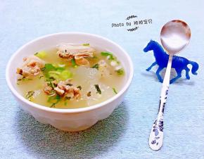 放入调味料盐、黑胡椒粉、醋、味精调味均匀即可享用