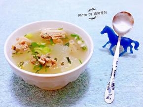 放入调味料盐、黑胡椒粉、醋、味精调味均匀即可享用