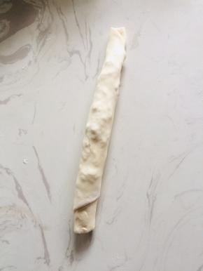 从一头慢慢的卷起来！