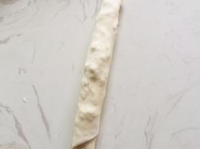 从一头慢慢的卷起来！