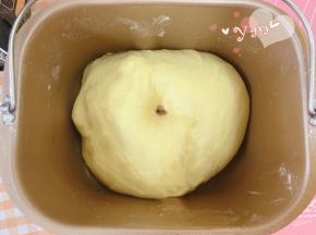 手指粘粉插洞不坍塌不回缩。