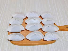 依次包完，我做的比较多，速冻了一部分，想吃的时候取出来煮，很方便。