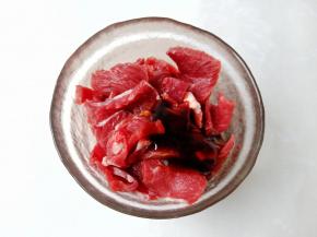 加入红薯粉一勺。