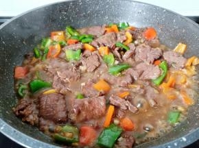 待水淀粉翻炒均匀即可出锅了！