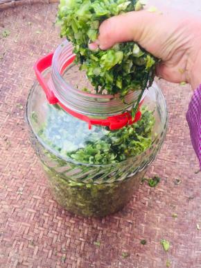 装入无油无水的容器中！（最好，用玻璃瓶来装！）