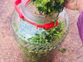 装入无油无水的容器中！（最好，用玻璃瓶来装！）