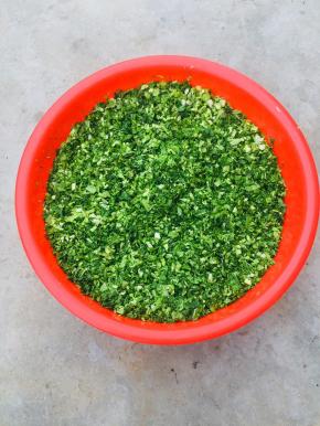 这是切好的腊菜！感觉还是不够太碎