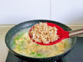 最后加入虾皮。