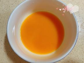 百香果过滤籽，取汁。