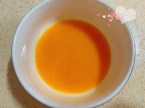 百香果过滤籽，取汁。