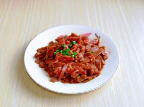 抓拌均匀，撒上葱花再次拌均匀。