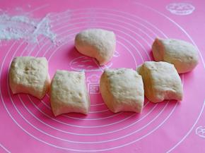 再分成等份的小面团，大小可以根据个人喜好来。