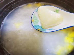 米粒熬至开花放冰糖