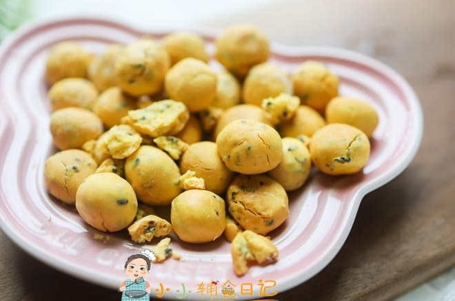 10个月以上辅食蛋黄芝麻小饼干