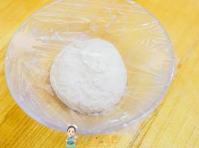 揉成这样不沾手的面团包上保鲜膜冰箱冷藏一夜
