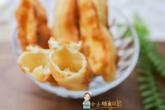 油温一定要控制好，筷子拨弄 很重要，看看外面的油条摊的手法哈哈哈