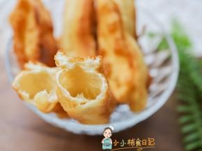 油温一定要控制好，筷子拨弄 很重要，看看外面的油条摊的手法哈哈哈