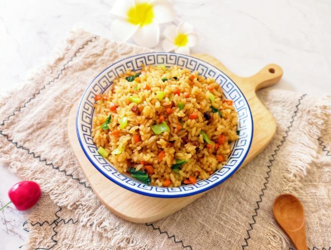 酱油腊肉炒饭
