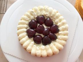 中间放上车厘子