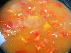 添加适量猪骨汤或清水大火烧开