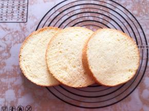 脱模后切成三片