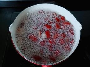 开大火炖煮半小时。