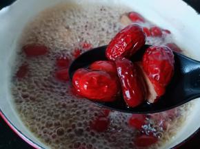 红枣的营养成分都释放出来，可以关火了！