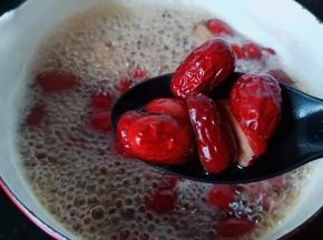 红枣的营养成分都释放出来，可以关火了！