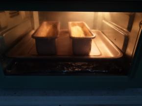 放入预热好的烤箱中下层140度，烤制约45分钟