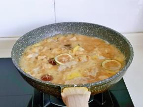 大火将鱼煮熟即可，建议不要煮的太久，不然龙利鱼易碎。