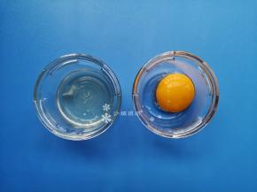 将蛋清蛋黄分离。