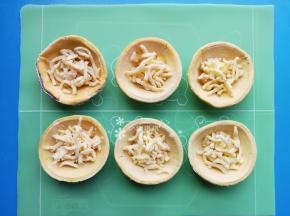 放入马苏里拉芝士。