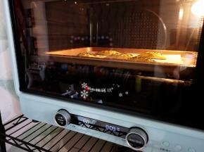 放入烤箱160度烤20分钟左右。（每个烤箱脾气不一，注意全程关注上色情况）