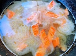 添加适量清水烧开