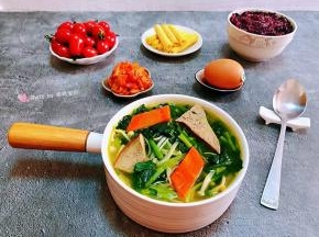 猪肝菠菜汤也是一道快手美味非常方便快捷哦