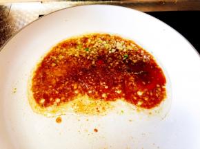 倒入之前调好的汁子。