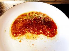 倒入之前调好的汁子。