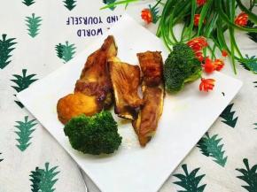 8.烤好翻个面，放入烤箱再烤20分钟