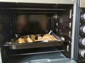 7.设定上下温度200度，烤20分钟