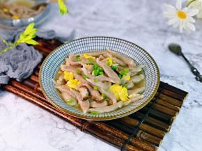 盛出装盘，撒上葱花。