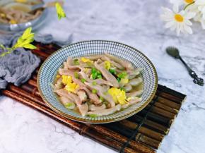 我家宝贝最爱的鱼鱼面。