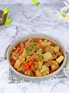 冻豆腐吸收了牛肉的酱汁，太好吃啦！