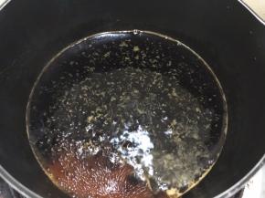 等红糖完全融化即可
凉糕和红糖水放凉后最好放入冰箱冷藏2个小时味道更好