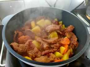 最后倒入肉片，翻炒均匀即可。