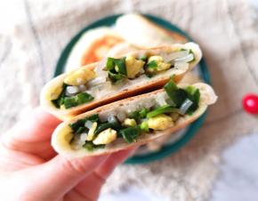 切开看看，皮薄馅大，咬一口好满足。